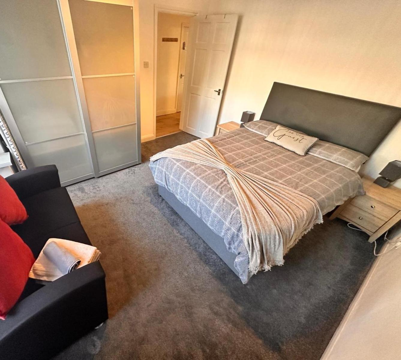 Birmingham Blissful Apartment With 2 Bedrooms Екстериор снимка